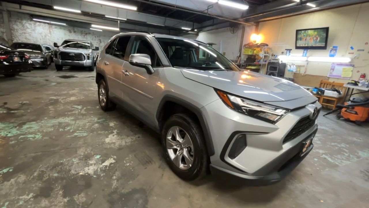 2022 Toyota RAV4 XLE 23