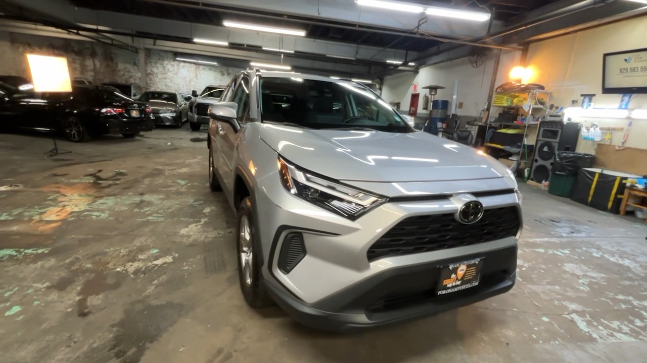 2022 Toyota RAV4 XLE 24