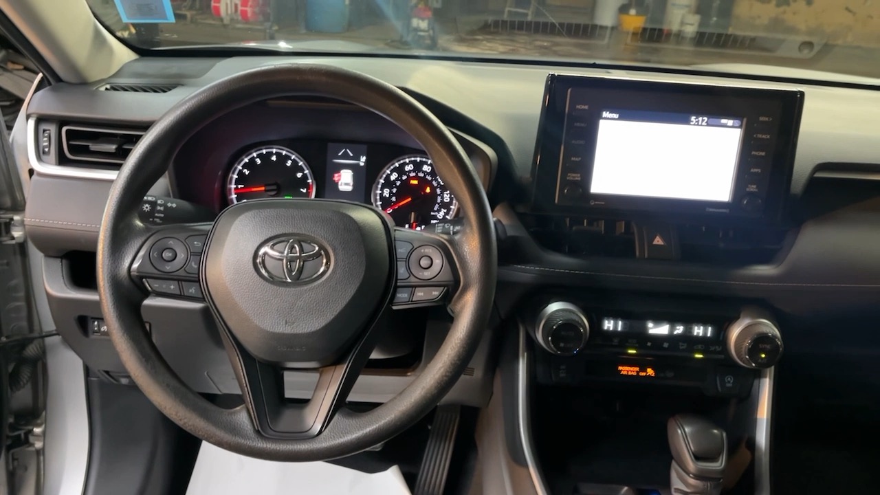 2022 Toyota RAV4 XLE 33