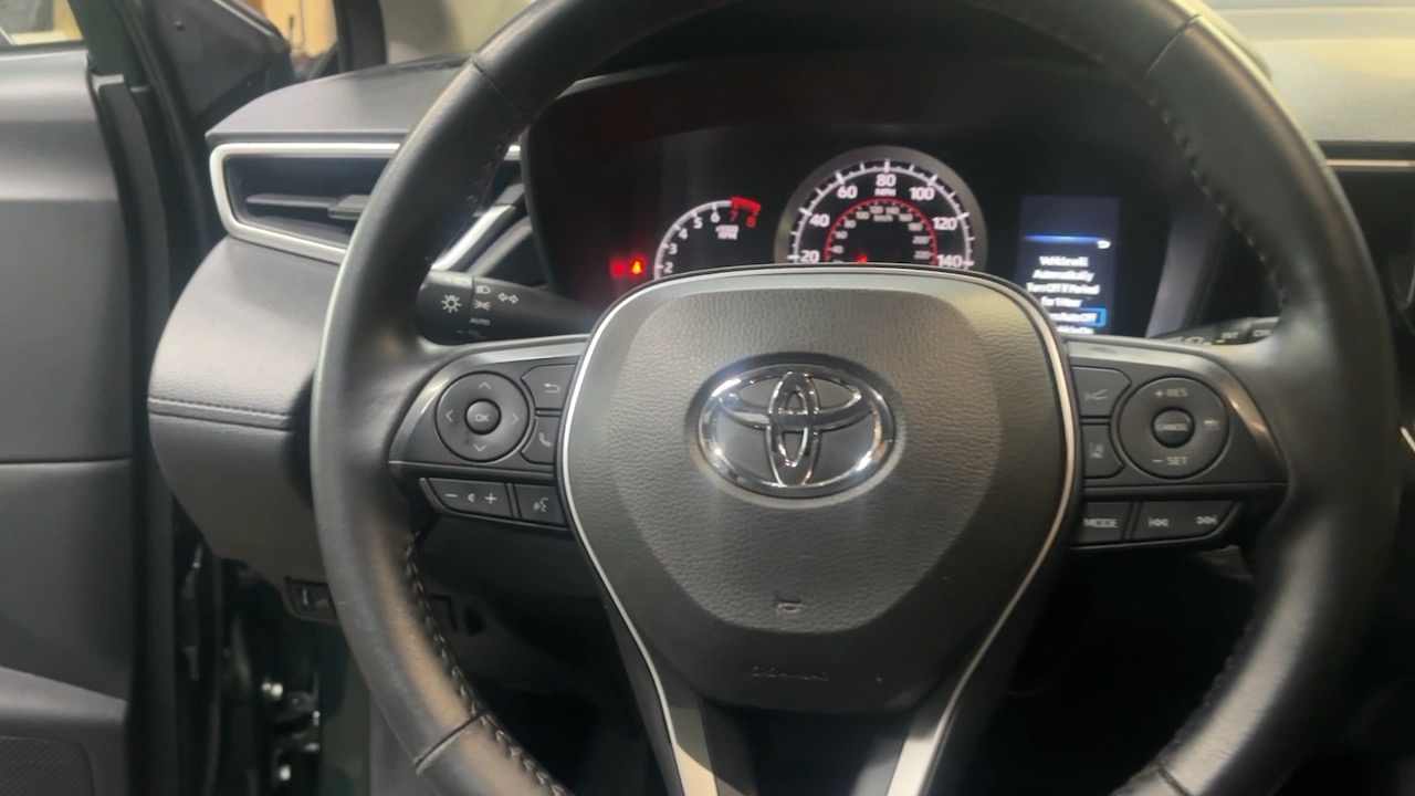 2022 Toyota Corolla Cross LE 26