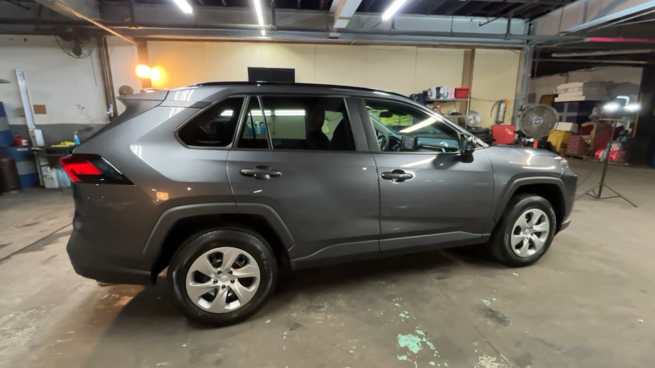 2021 Toyota RAV4 LE 16