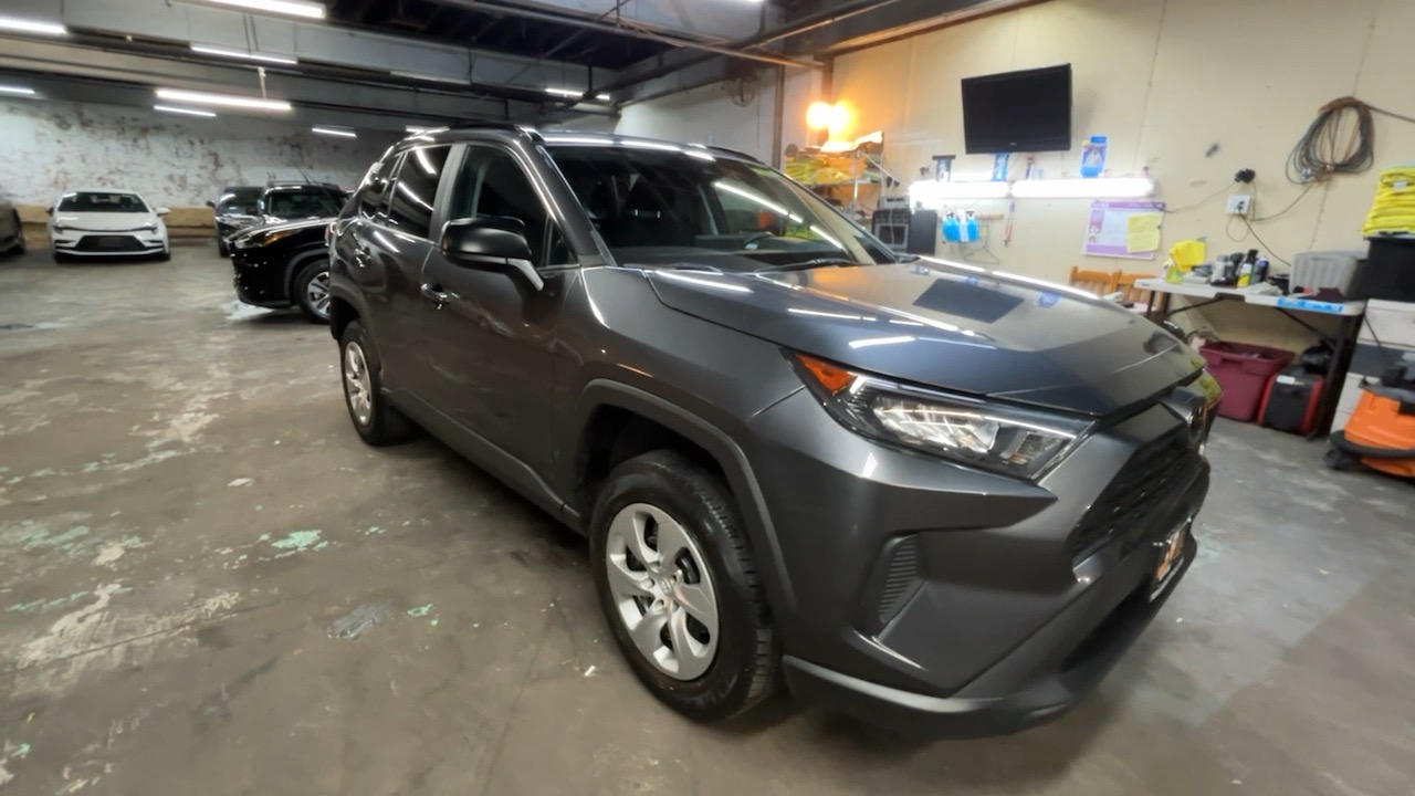 2021 Toyota RAV4 LE 19