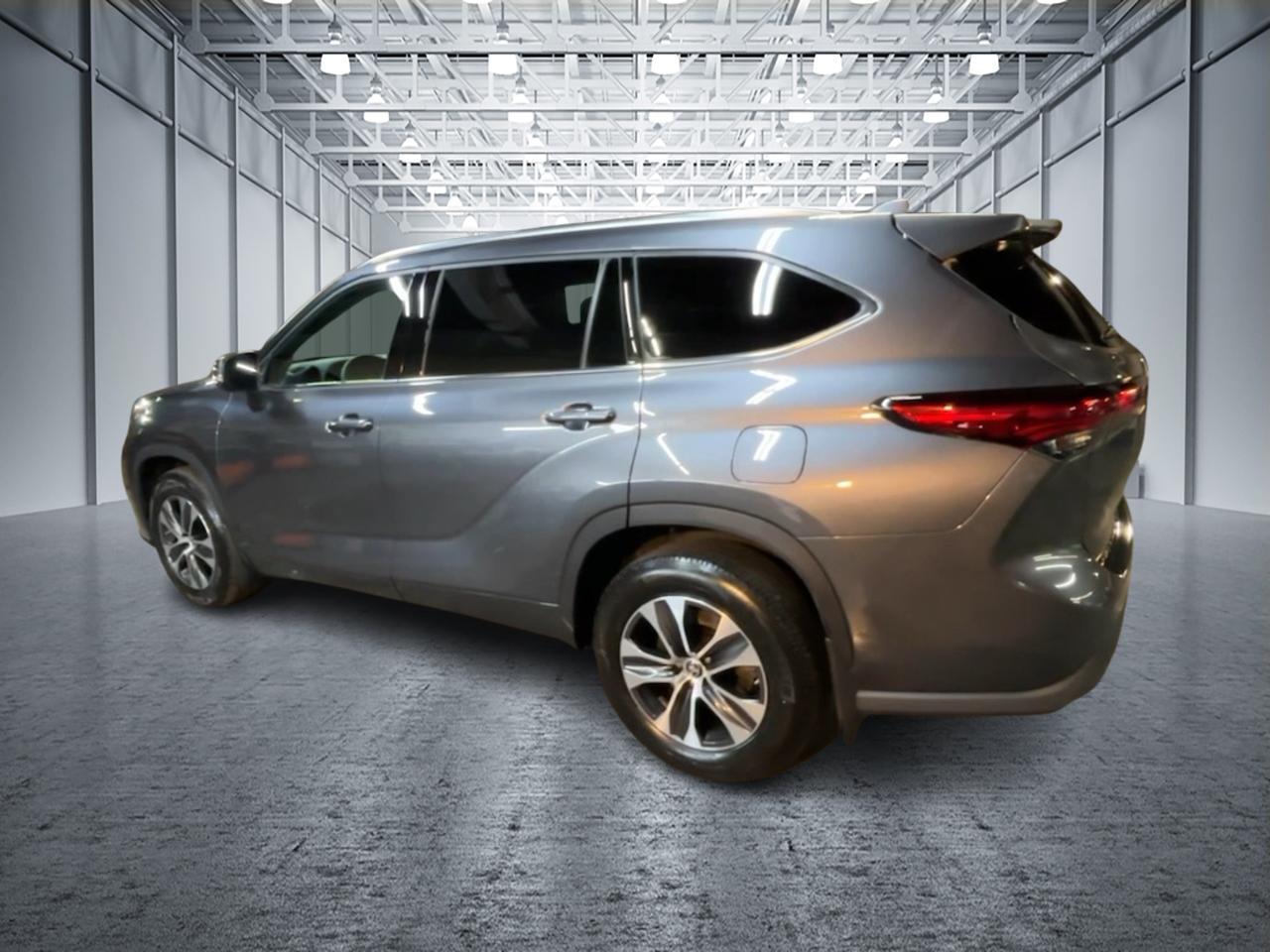 2021 Toyota Highlander XLE 8