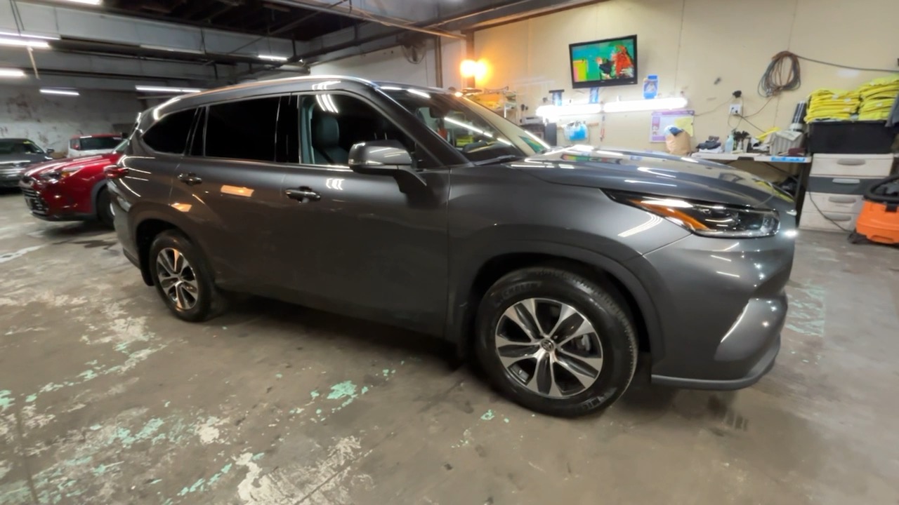 2021 Toyota Highlander XLE 18