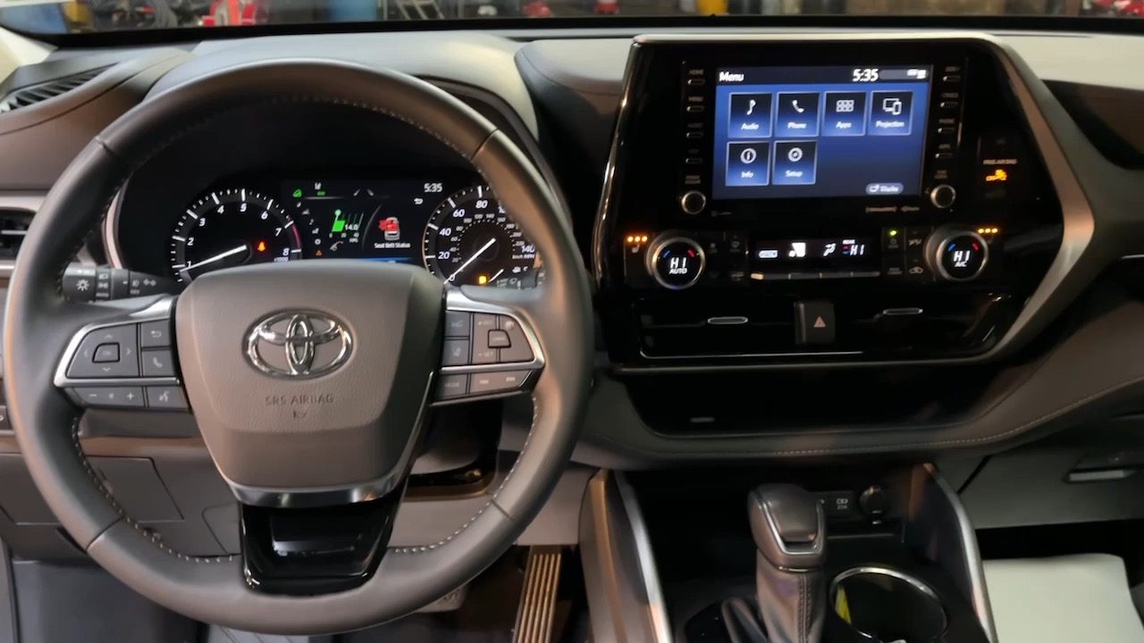 2021 Toyota Highlander XLE 26