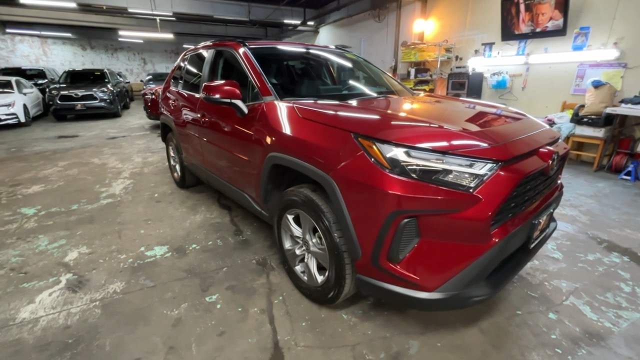 2022 Toyota RAV4 XLE 16