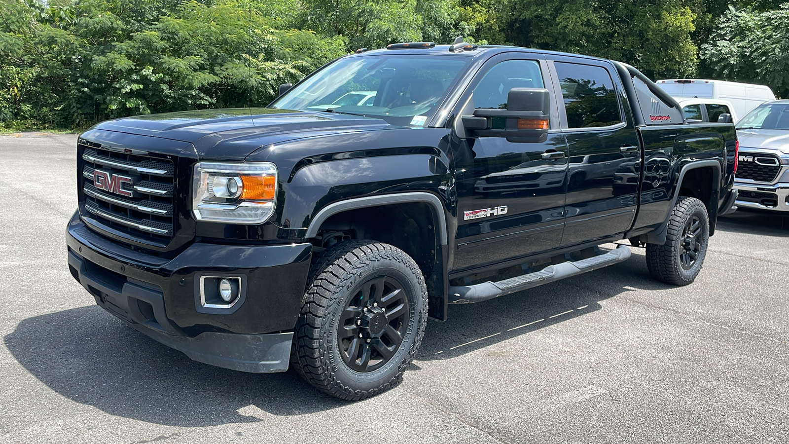 2017 GMC Sierra 2500HD SLT 4WD Crew Cab 153.7 1