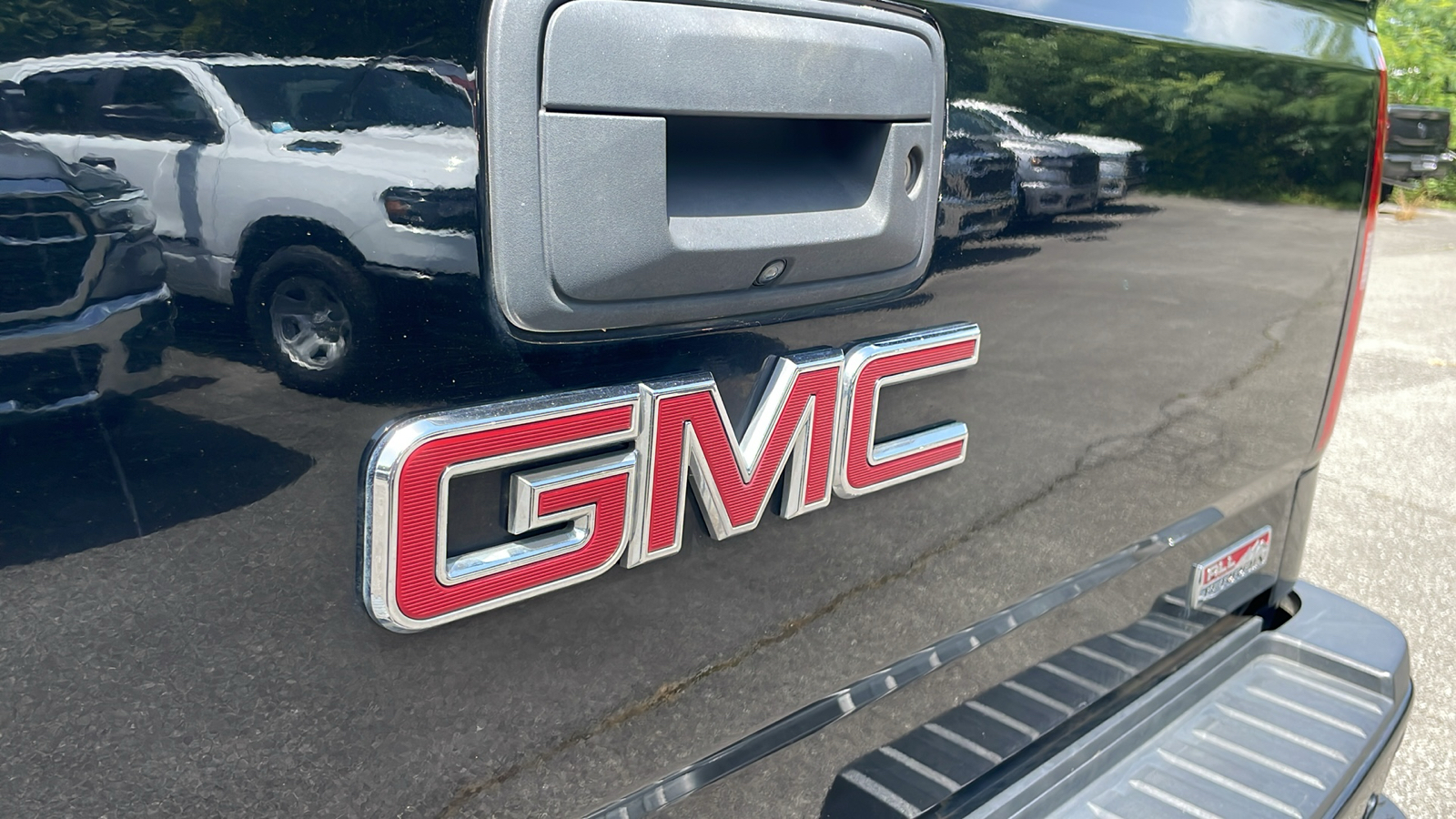 2017 GMC Sierra 2500HD SLT 4WD Crew Cab 153.7 23