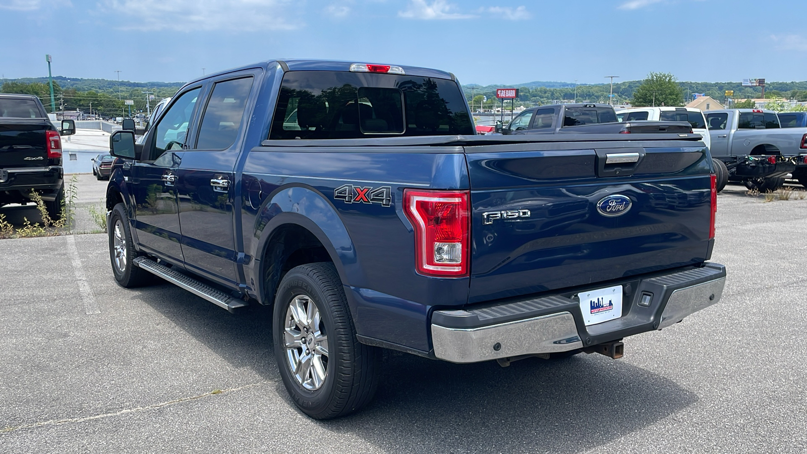 2017 Ford F-150 XLT 4WD SuperCrew 5.5 Box 4