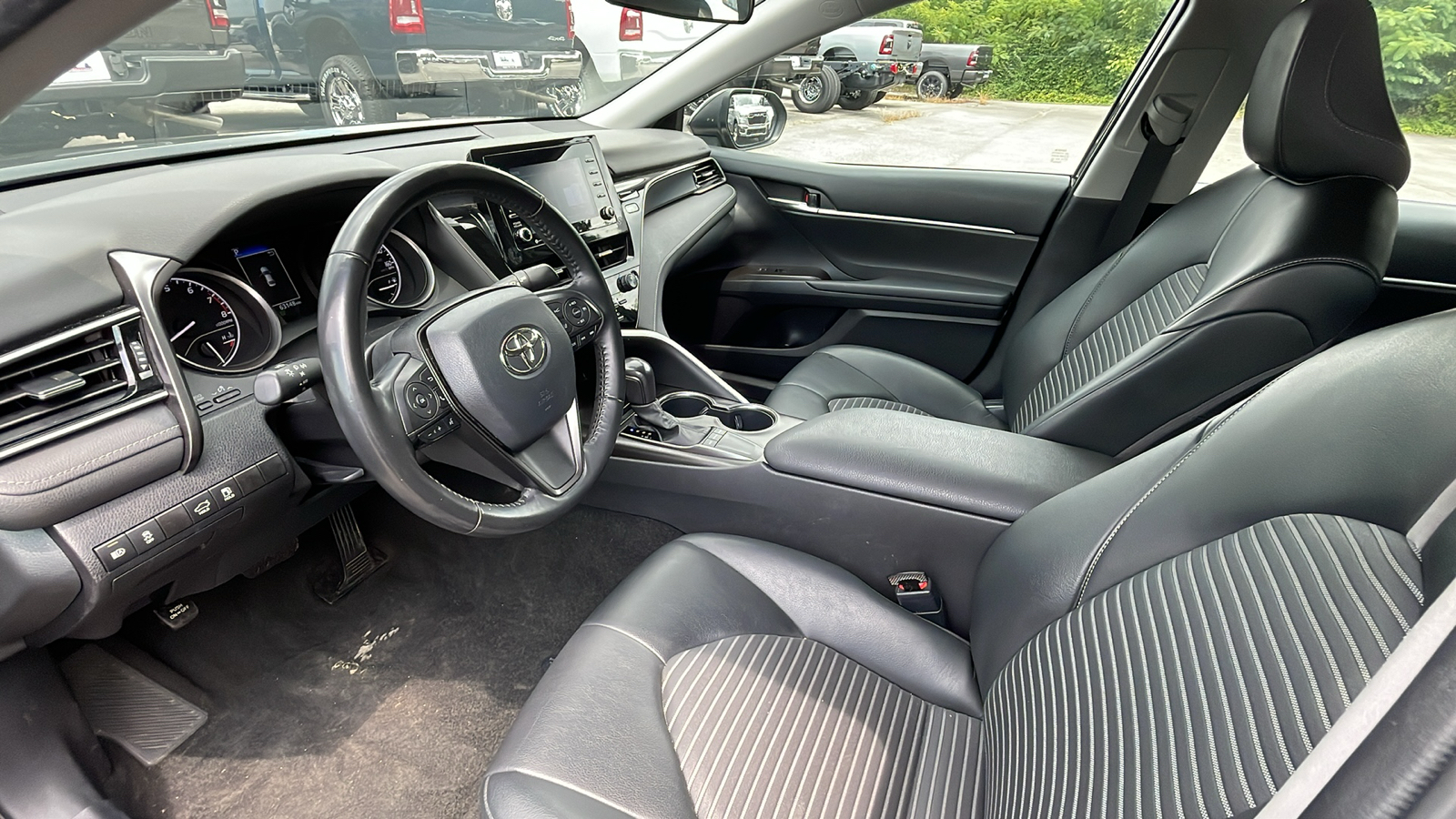 2023 Toyota Camry SE 2