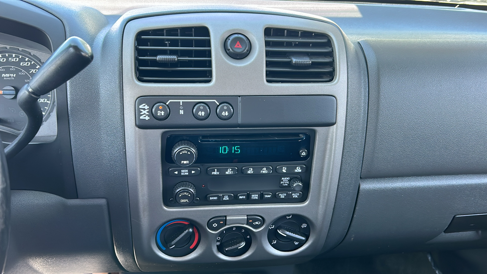 2004 Chevrolet Colorado LS Z71 4WD Extended Cab 23