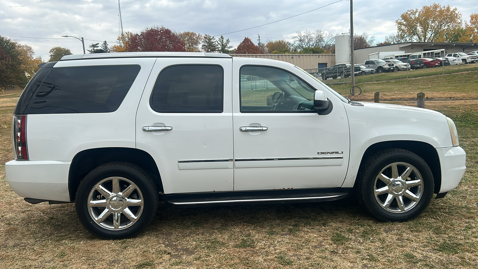 2010 GMC Yukon DENALI AWD 5