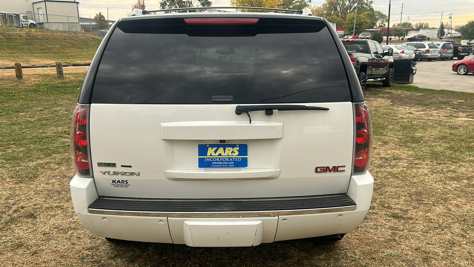 2010 GMC Yukon DENALI AWD 7