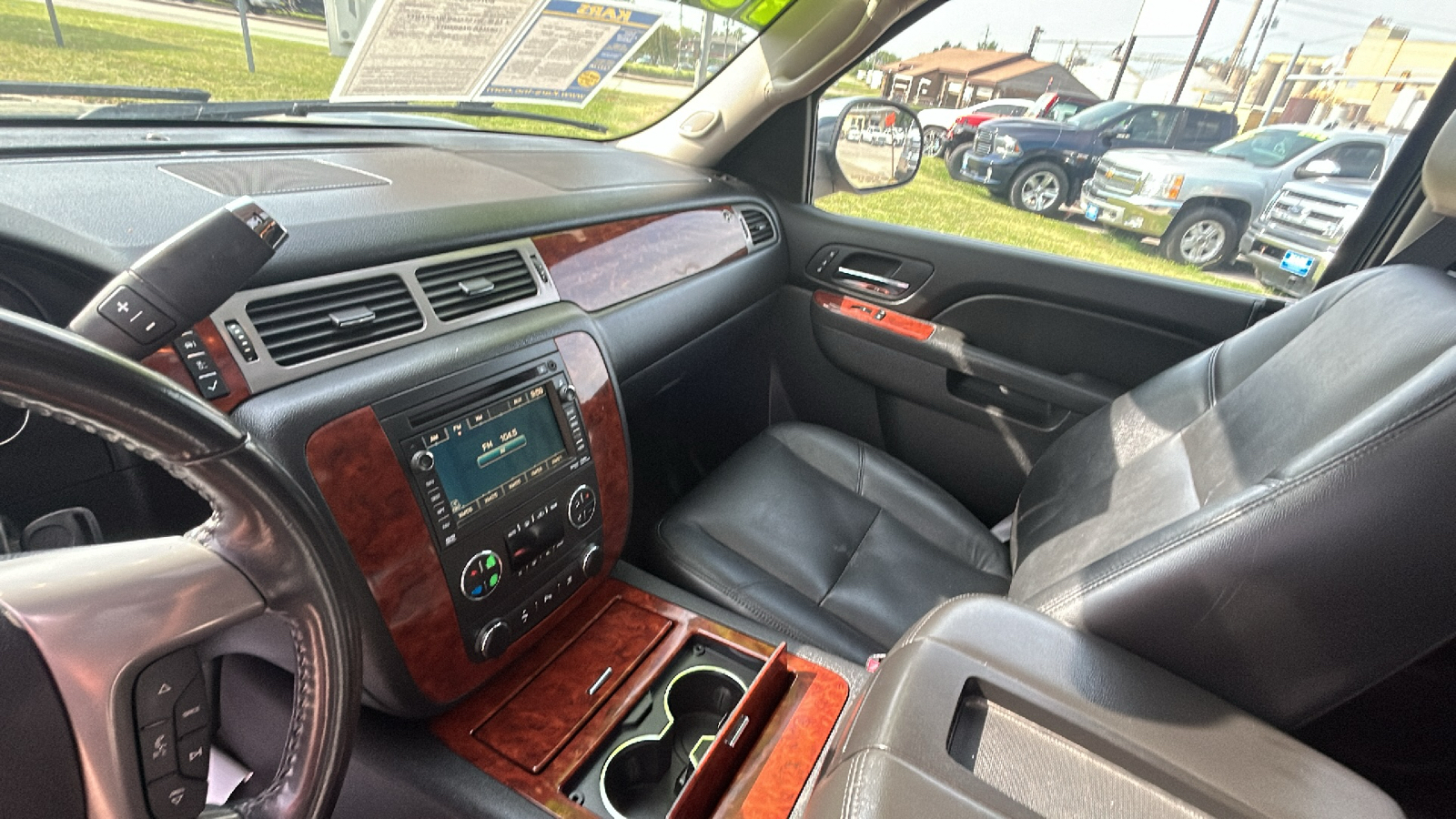 2011 Chevrolet Tahoe 1500 LTZ 4WD 35