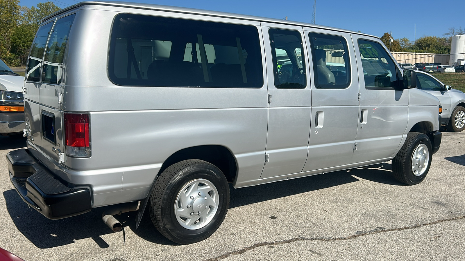 2011 Ford Econoline E150 WAGON 6