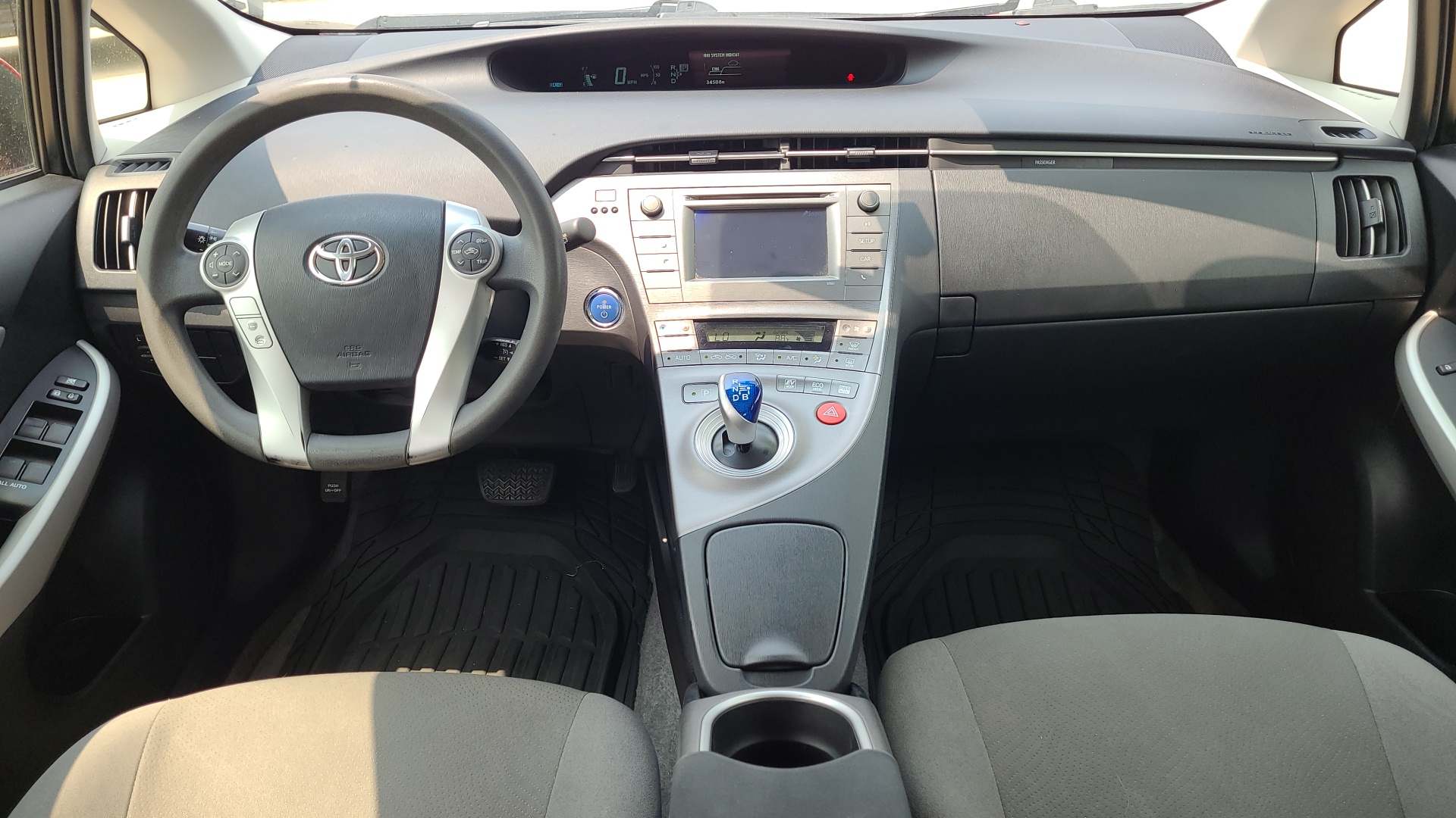 2012 Toyota Prius  10