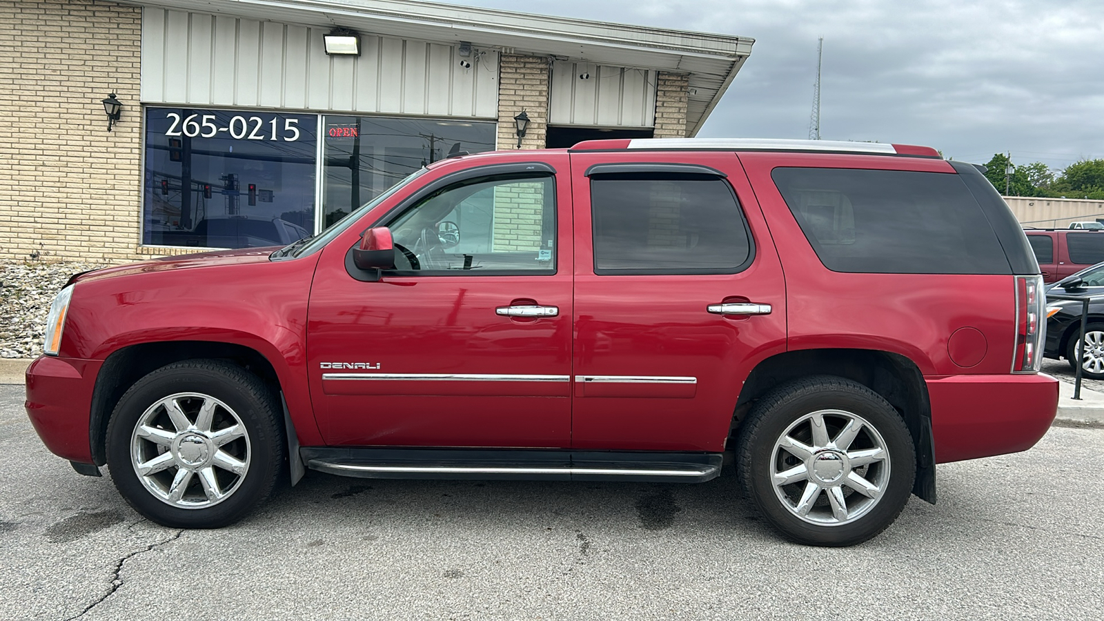 2013 GMC Yukon DENALI AWD 1