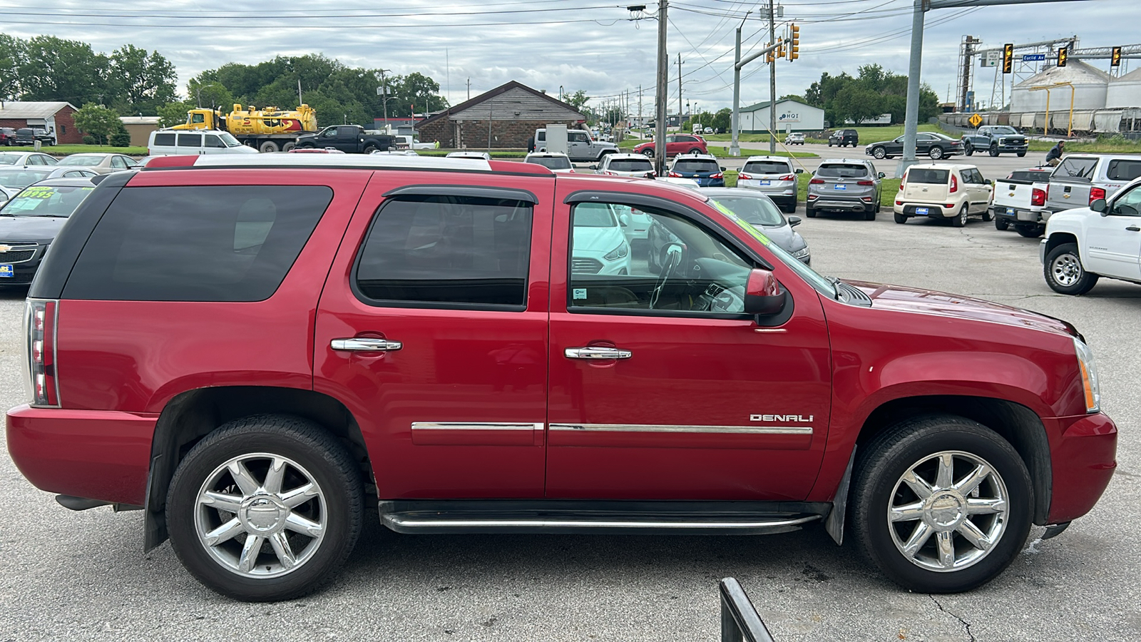 2013 GMC Yukon DENALI AWD 5