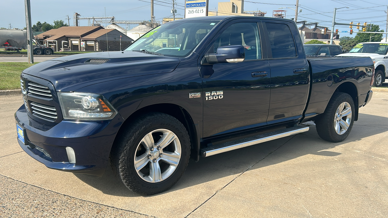 2013 Ram 1500 SPORT 4WD Quad Cab 2