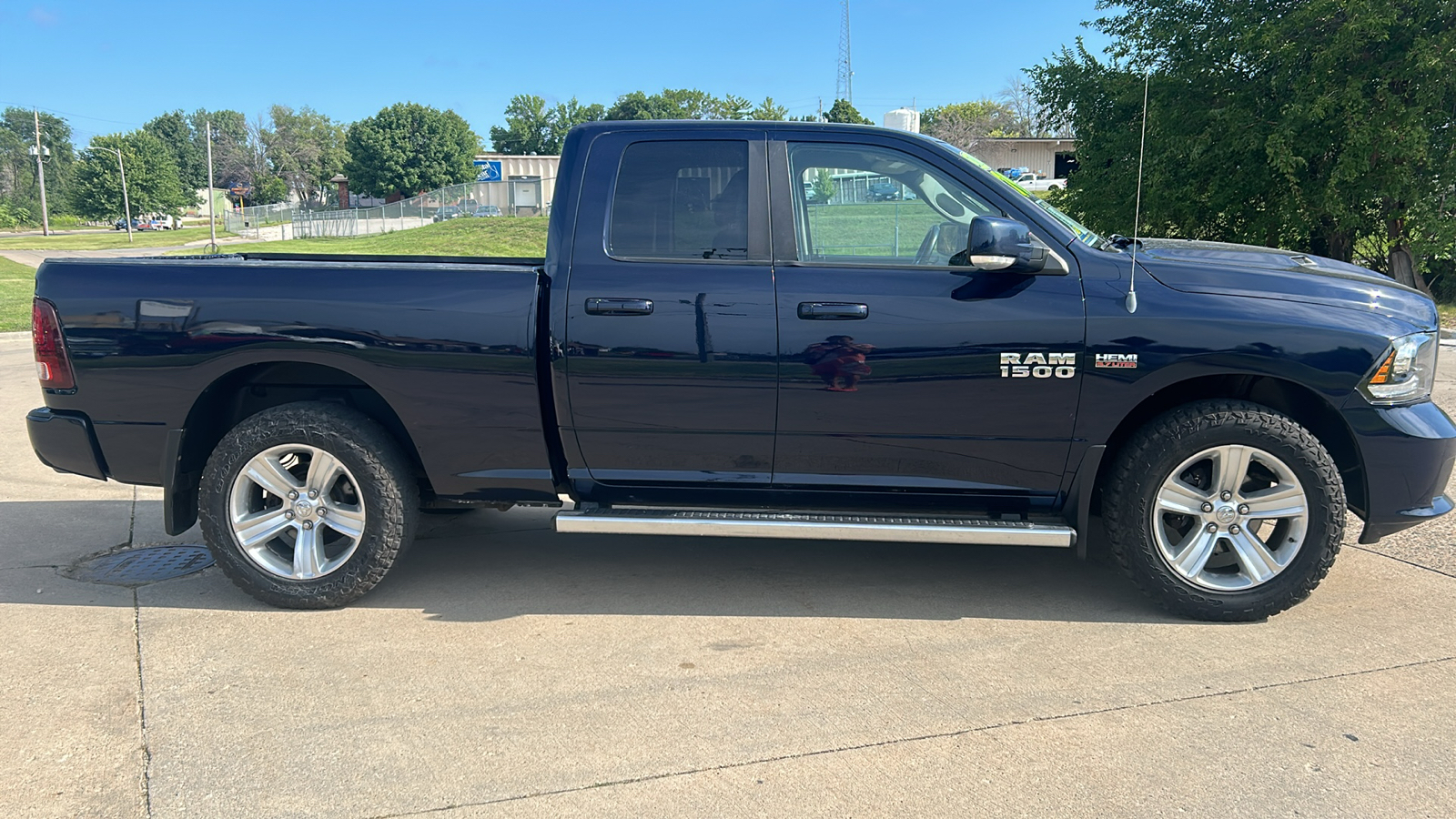 2013 Ram 1500 SPORT 4WD Quad Cab 5