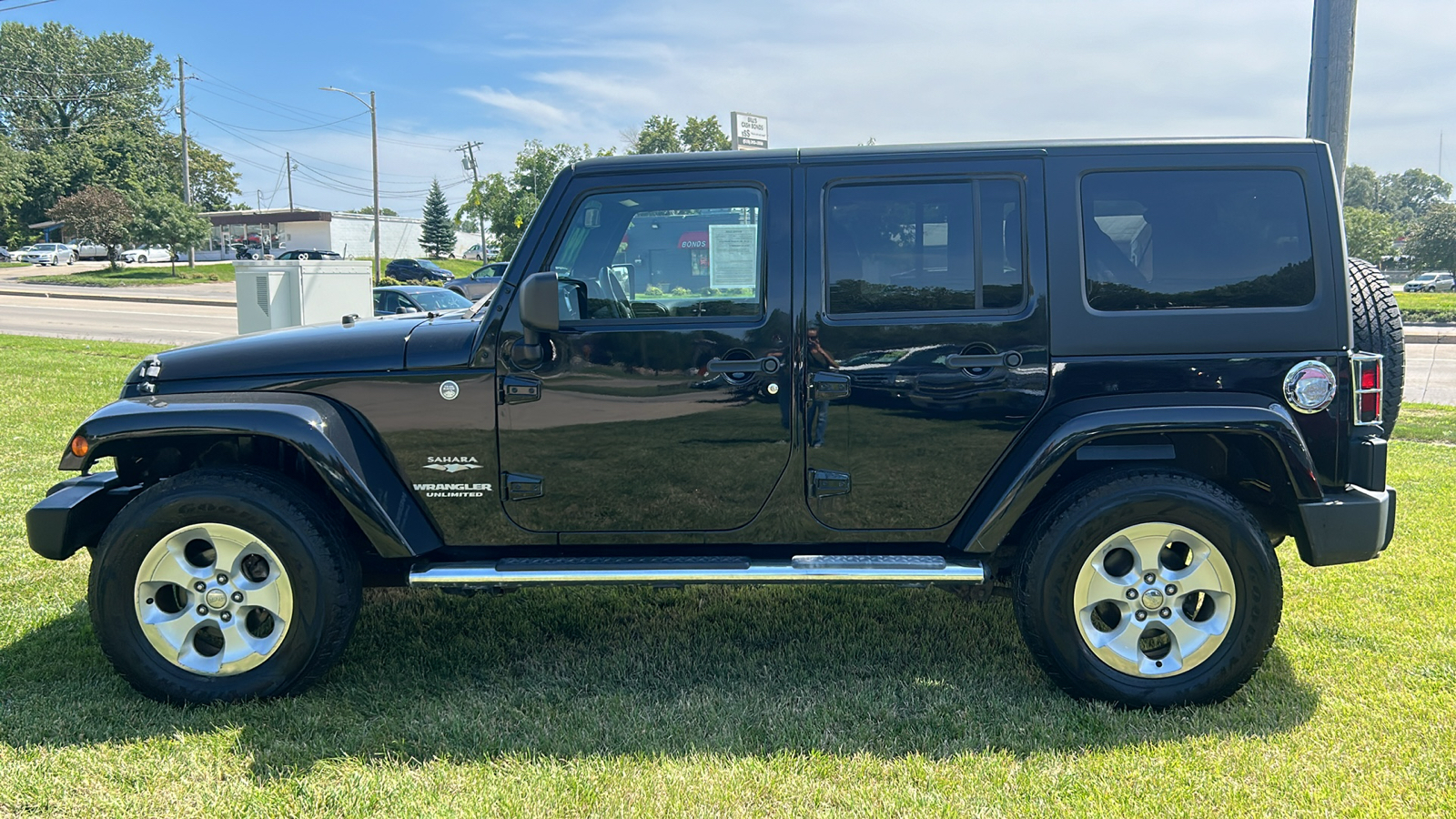 2014 Jeep Wrangler SAHARA 4WD 1