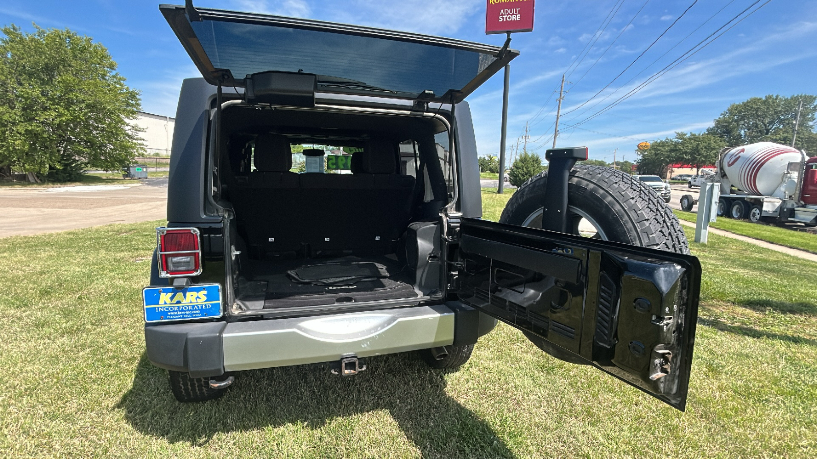 2014 Jeep Wrangler SAHARA 4WD 13