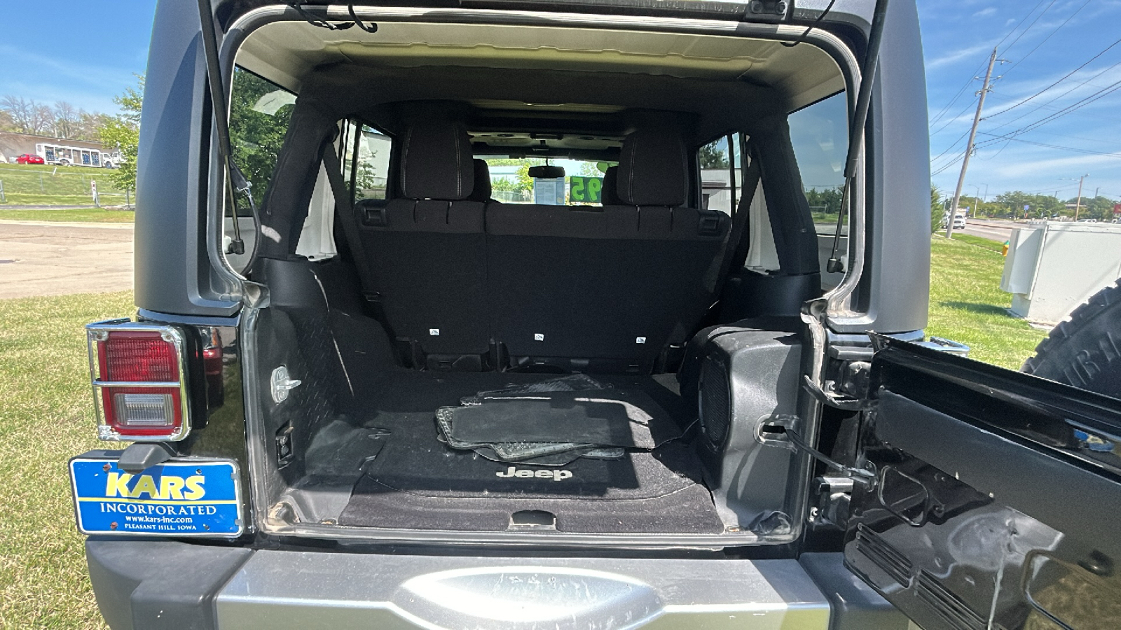 2014 Jeep Wrangler SAHARA 4WD 14