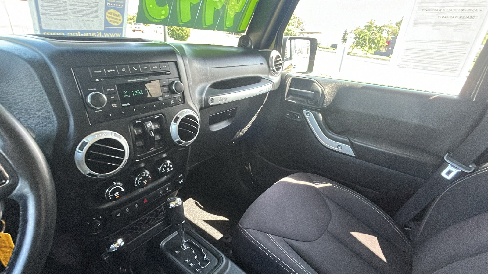 2014 Jeep Wrangler SAHARA 4WD 34