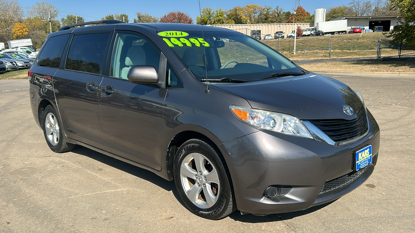 2014 Toyota Sienna LE 4