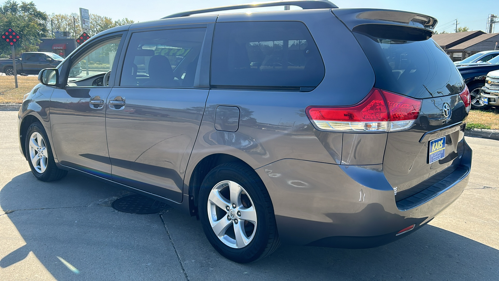 2014 Toyota Sienna LE 8