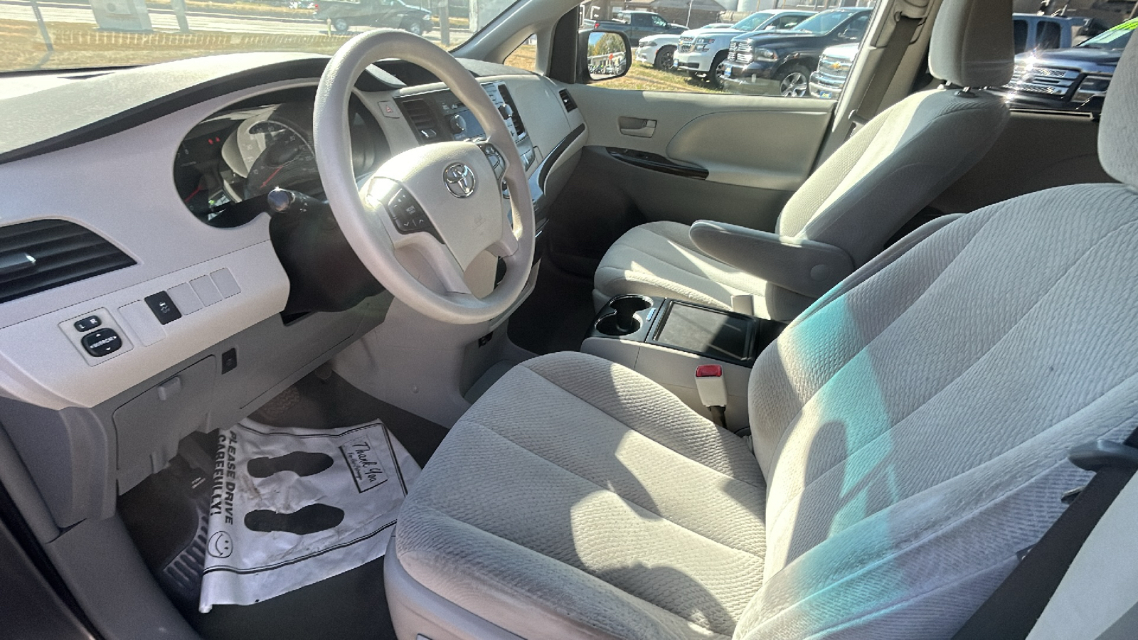 2014 Toyota Sienna LE 15