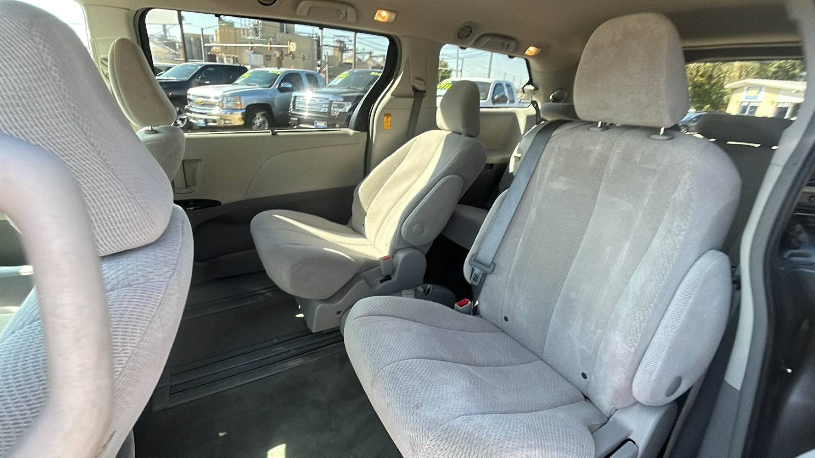 2014 Toyota Sienna LE 17