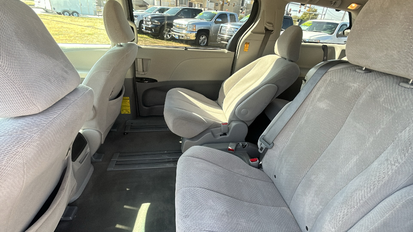 2014 Toyota Sienna LE 18