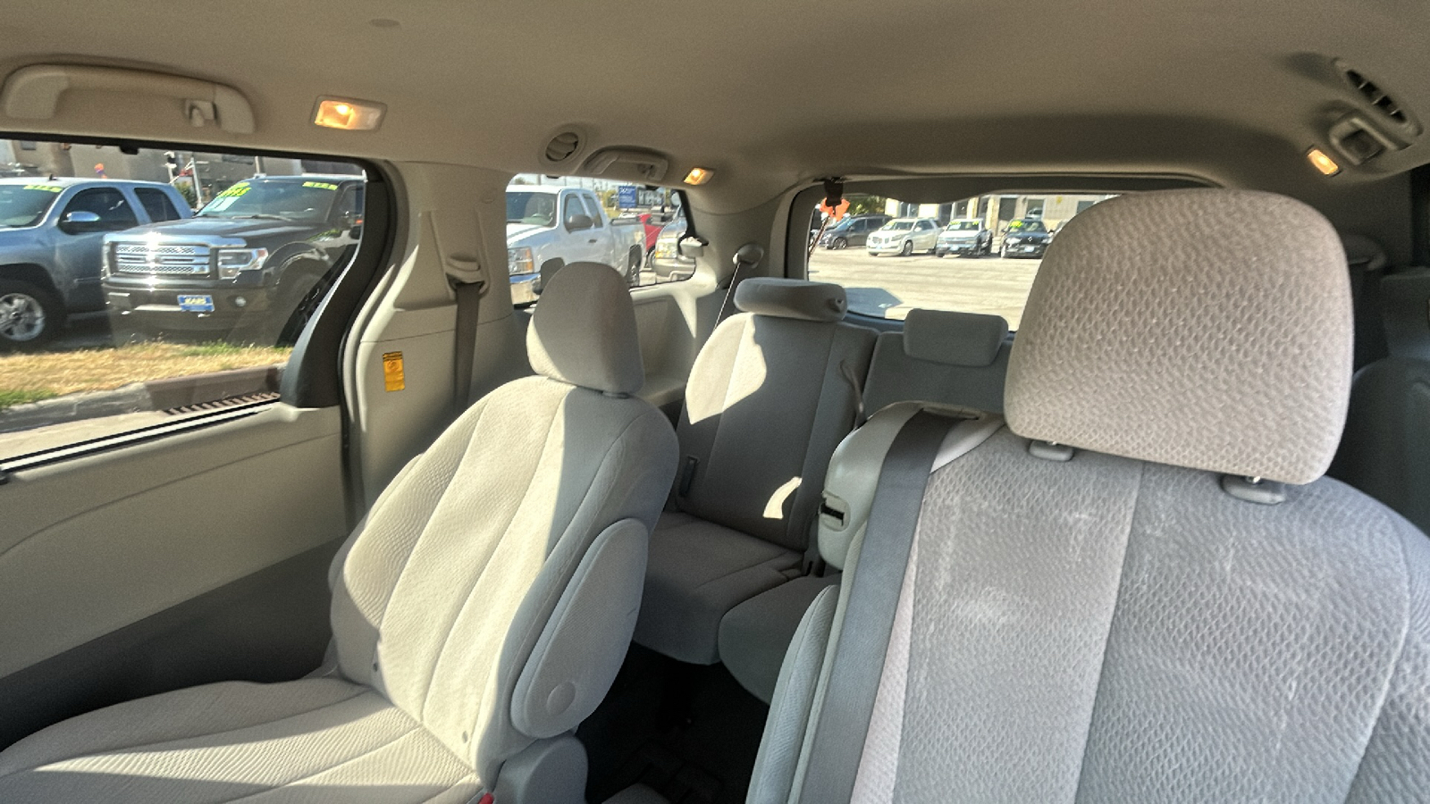 2014 Toyota Sienna LE 19