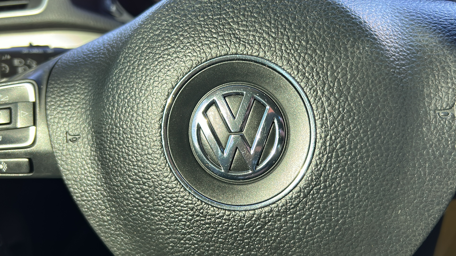 2014 Volkswagen Passat S 22