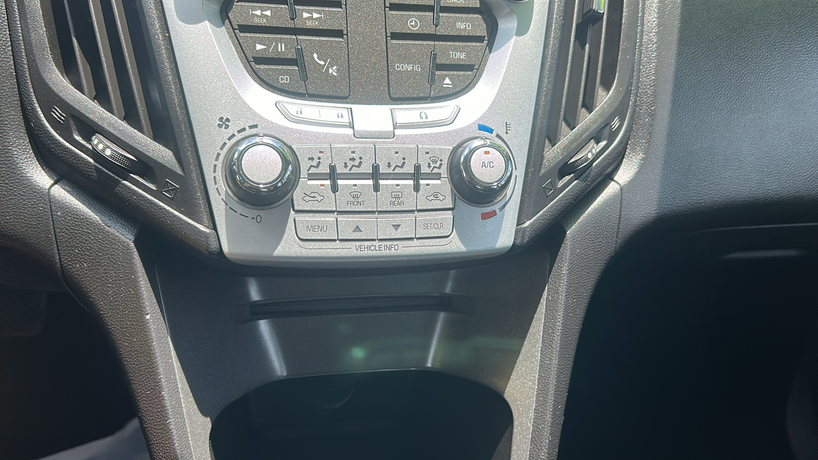2015 Chevrolet Equinox LS AWD 27