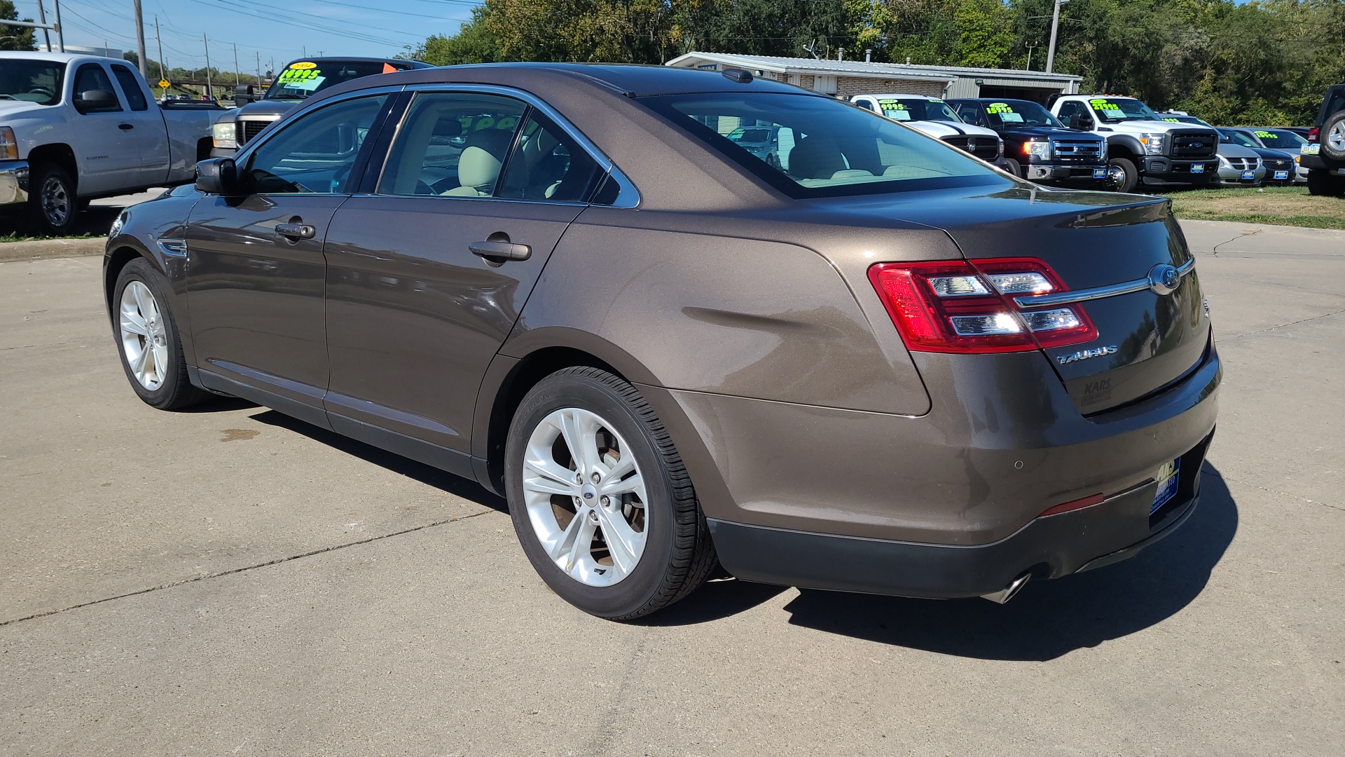 2015 Ford Taurus SEL 8