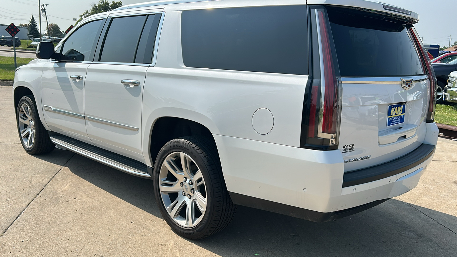 2017 Cadillac Escalade ESV ESV LUXURY 4WD 8