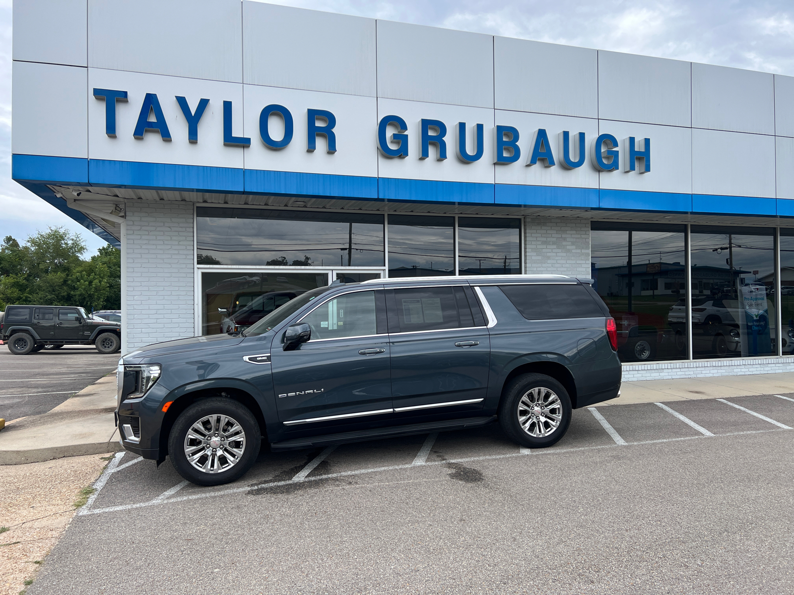 2021 GMC Yukon XL Denali 1