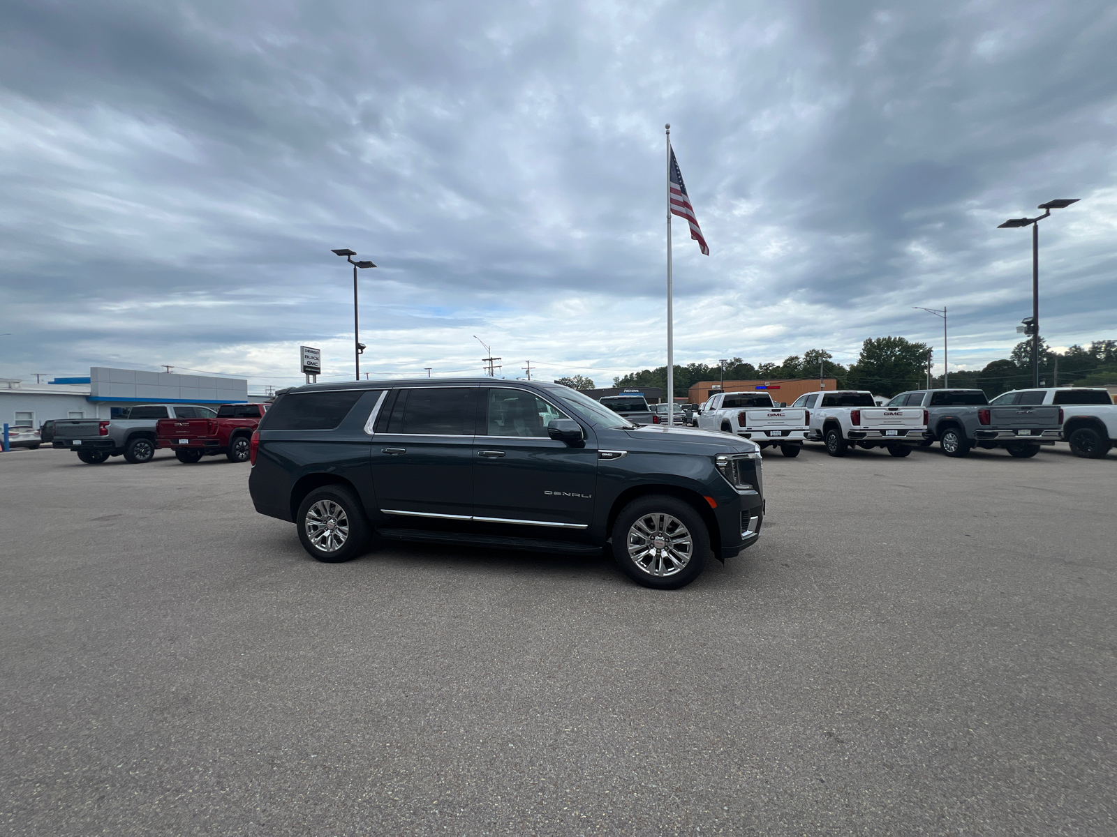 2021 GMC Yukon XL Denali 2