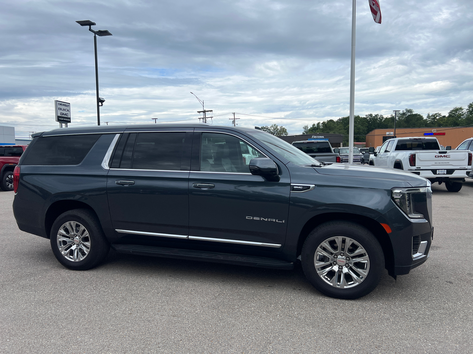 2021 GMC Yukon XL Denali 3