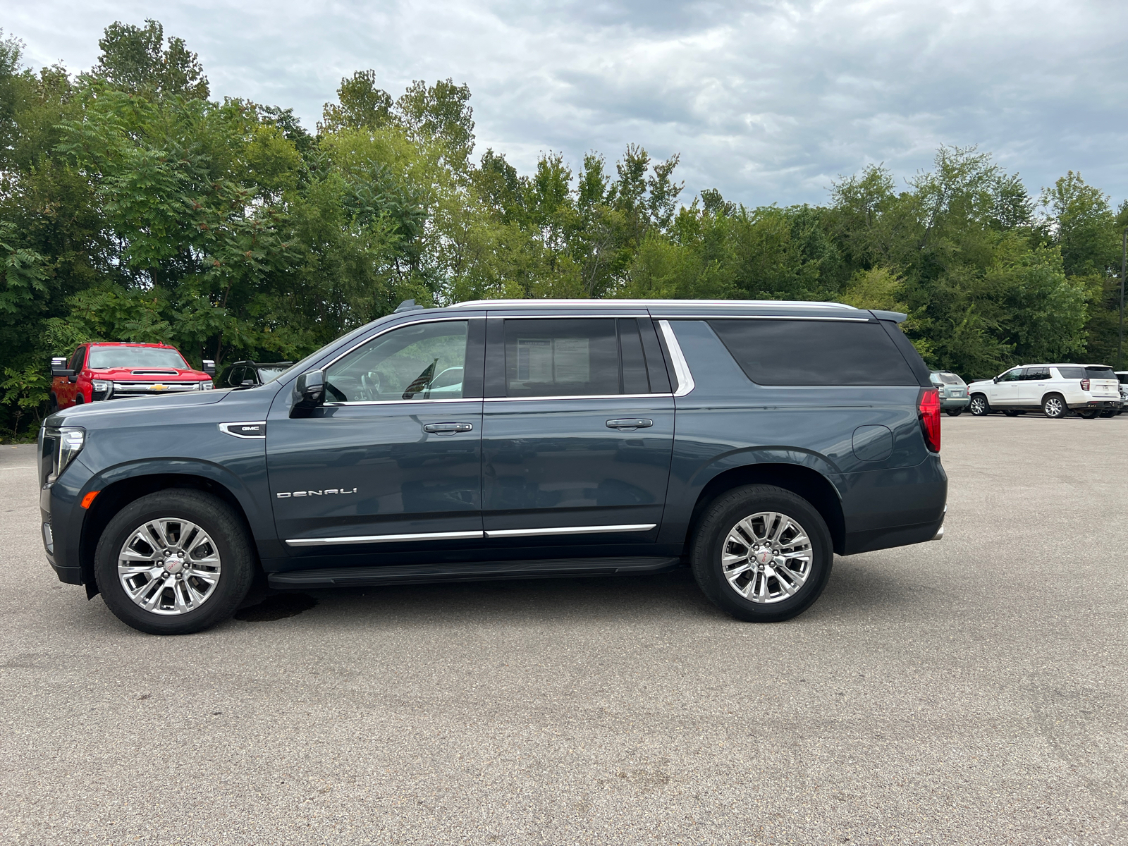 2021 GMC Yukon XL Denali 8