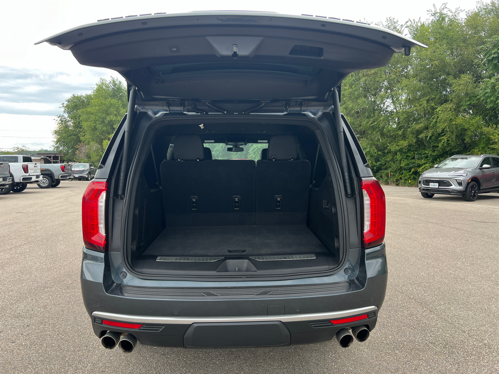 2021 GMC Yukon XL Denali 13