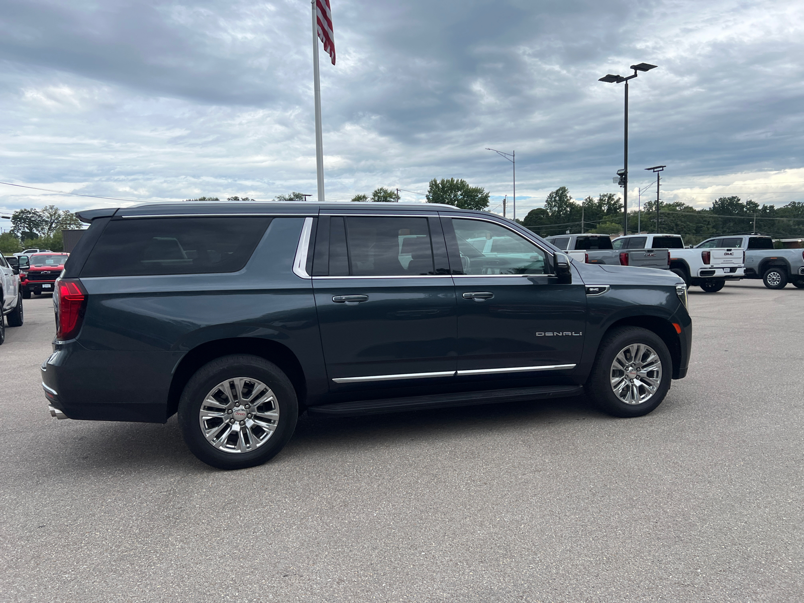 2021 GMC Yukon XL Denali 14