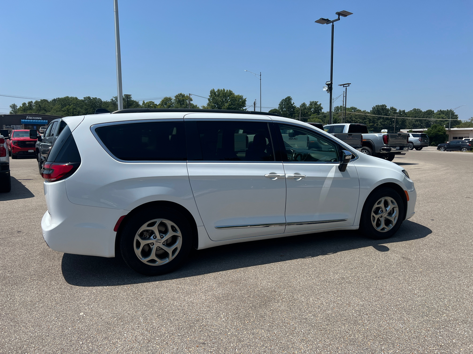 2023 Chrysler Pacifica Limited 15