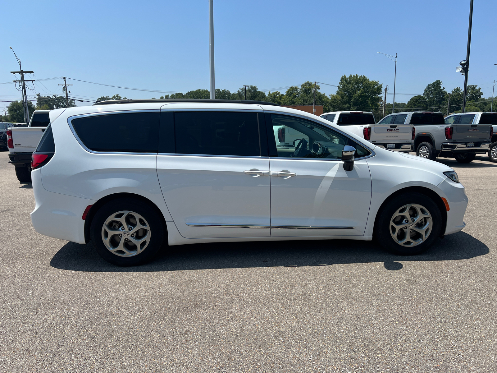 2023 Chrysler Pacifica Limited 17