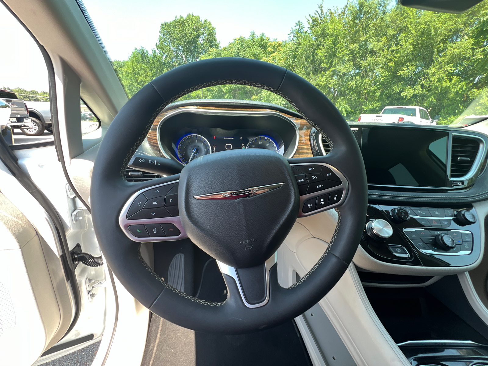 2023 Chrysler Pacifica Limited 27