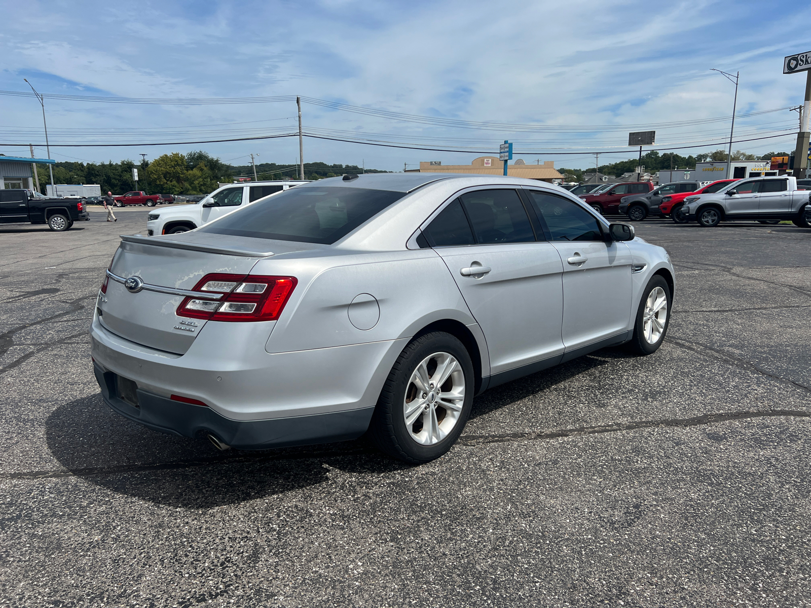 2013 Ford Taurus SEL 4