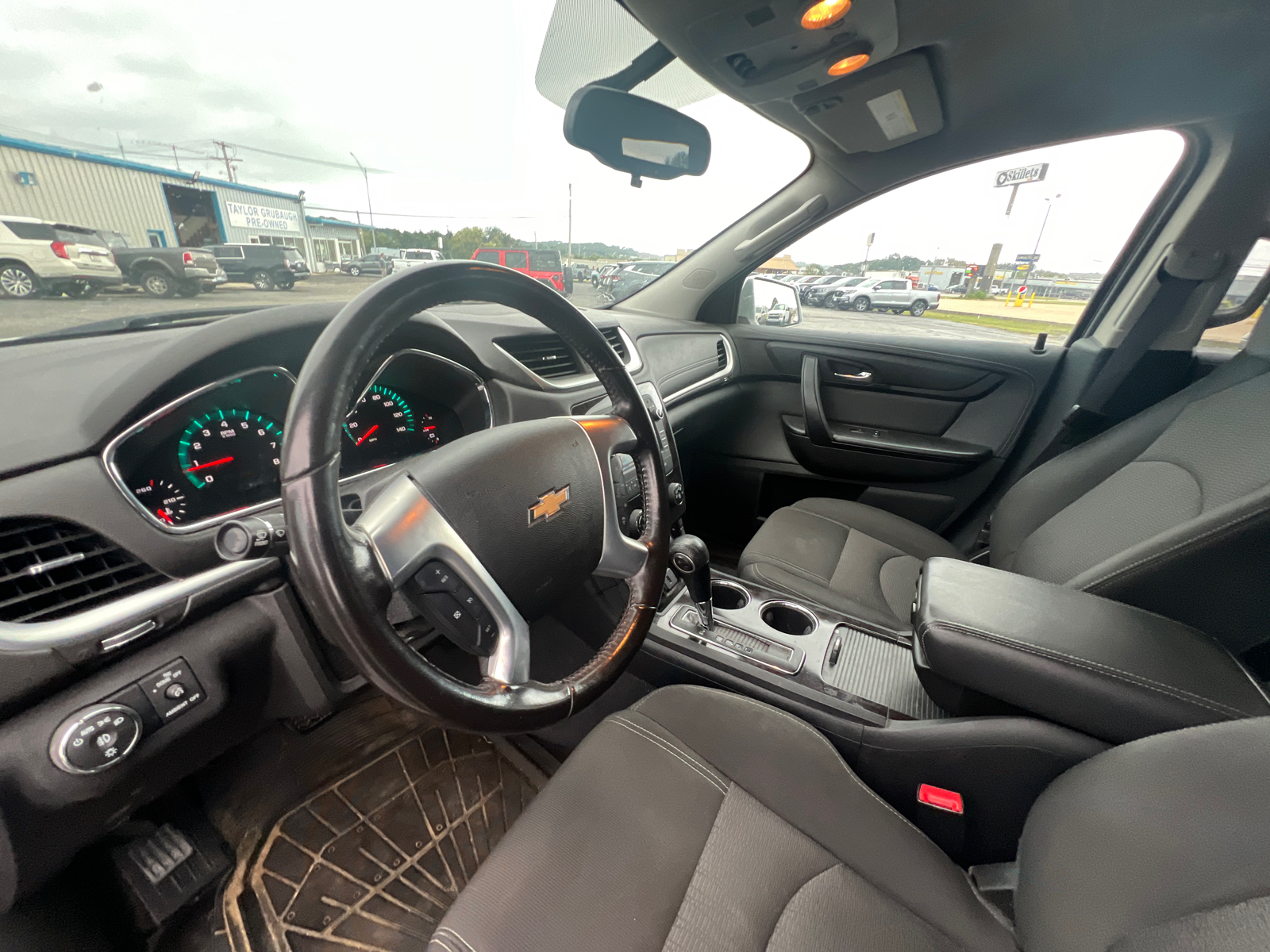 2017 Chevrolet Traverse LT 11