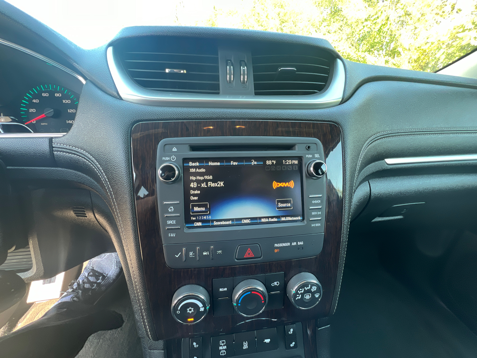 2017 Chevrolet Traverse LT 26